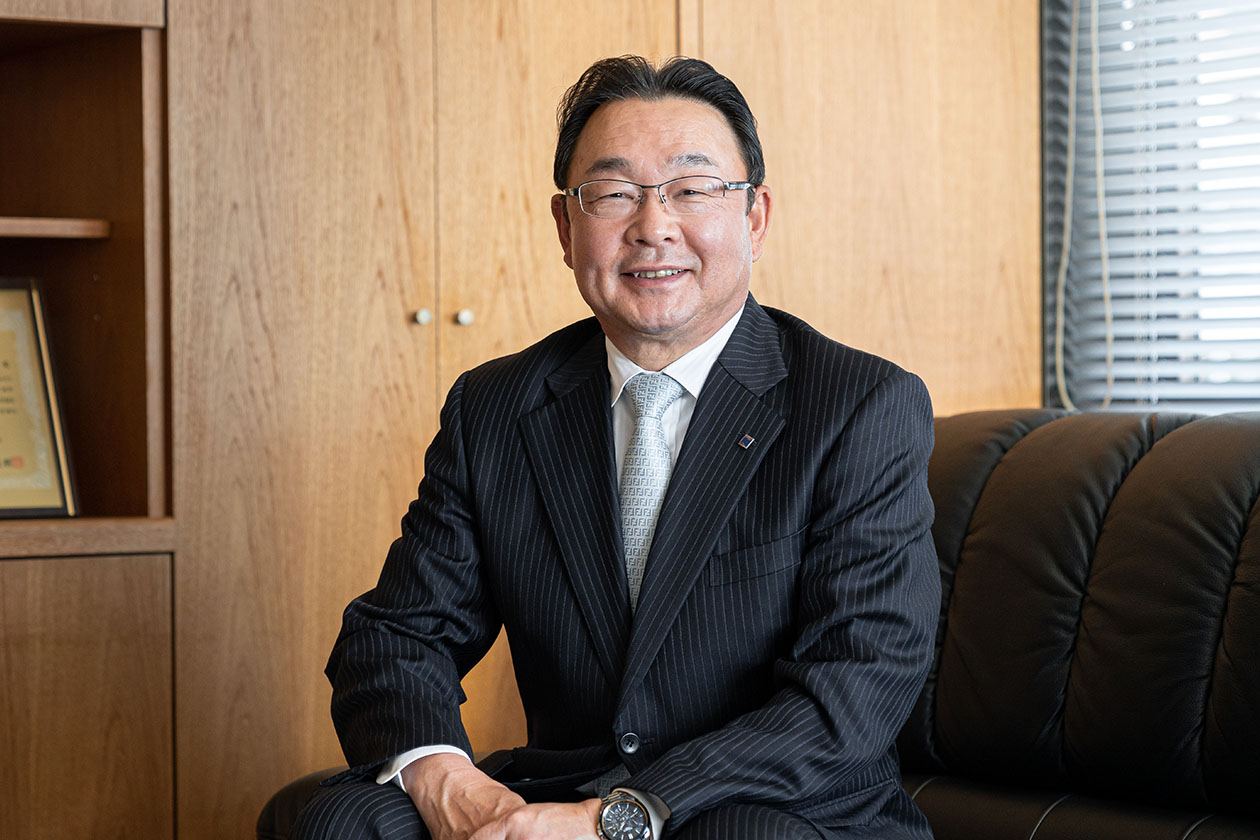 写真：北海道リース株式会社 代表取締役社長 佐藤 文則